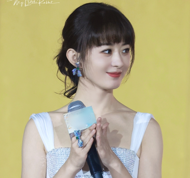 Triệu Lệ Dĩnh biến thành "ma cà rồng" đấy à?- Ảnh 5.