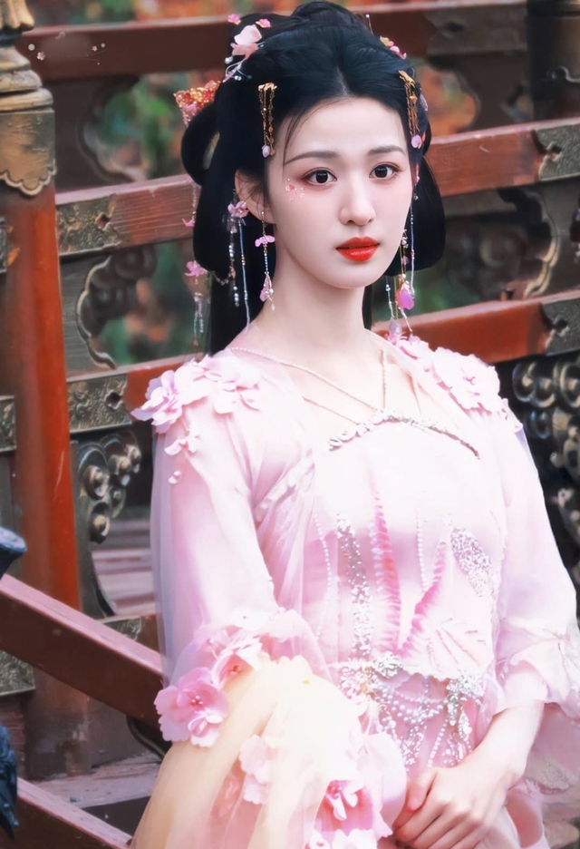 Trăm sung ngàn sướng khi phim Trung Quốc này chiếu: Nữ chính là kiệt tác tạo hóa, ngắm rồi đi ngủ vẫn cười- Ảnh 3.