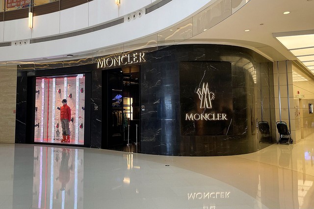 Fashion show giữa núi tuyết khiến dàn sao phải “liều mình” trong đêm tối, Jennie bị lu mờ trước cảnh đẹp có một không hai- Ảnh 19.