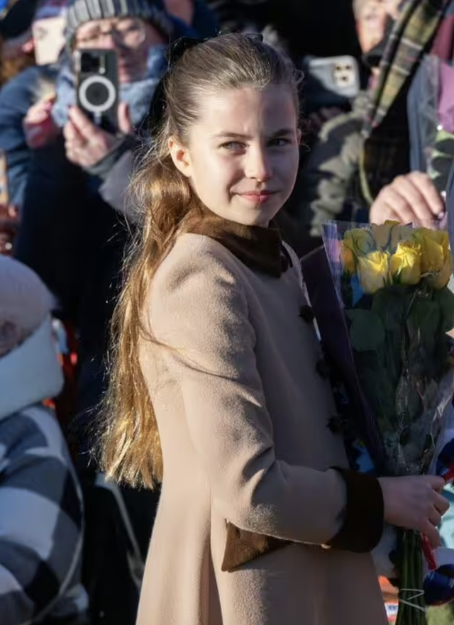 Cách dạy con "không giống ai" của vợ chồng William - Kate: Để Charlotte ra dáng "chị đại" quyền lực bảo vệ em trai- Ảnh 2.