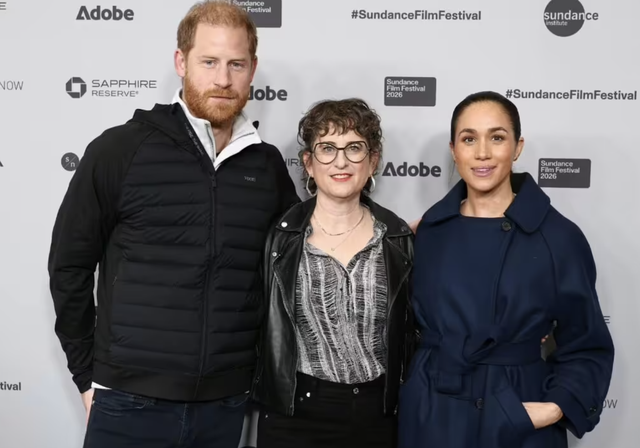 Sự thật đằng sau cái nắm tay hờ hững của Meghan bên cạnh Harry- Ảnh 2.