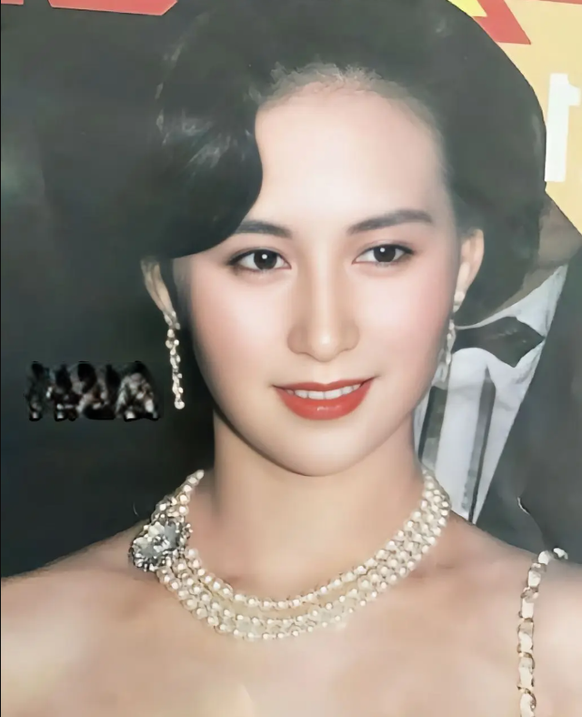 Lộ diện nữ diễn viên giàu nhất showbiz, nhan sắc ăn đứt cả "Hoa hậu của các hoa hậu"- Ảnh 2.