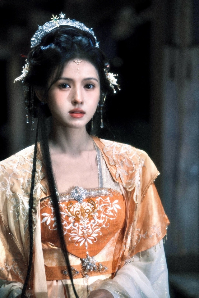 Không phân biệt nổi đây là người thật hay tiên tử trong tranh: Nhan sắc thượng hạng ngàn sao, ăn gì đẹp thế hả trời- Ảnh 3.