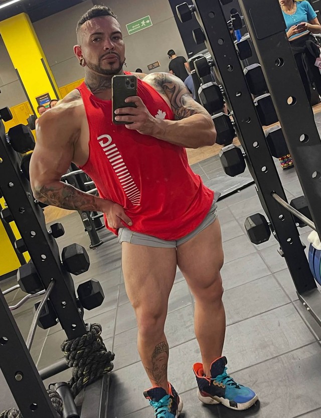 Nhà vô địch thể hình đột tử ngay giữa buổi tập, cả phòng gym bàng hoàng- Ảnh 3. Nhà vô địch thể hình đột tử ngay giữa buổi tập, cả phòng gym bàng hoàng- Ảnh 3.