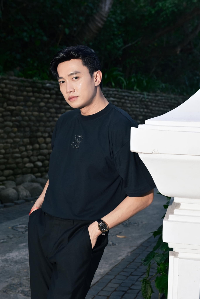 Lộ ảnh Quốc Trường hôn 1 người đàn ông- Ảnh 7.