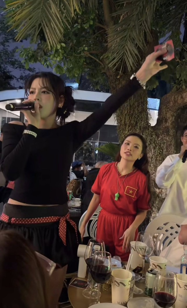 Cặp Em Xinh khiến dân tình phát sốt vì size gap không tưởng, "có thật là cách nhau một tuổi không vậy?" - Ảnh 3.