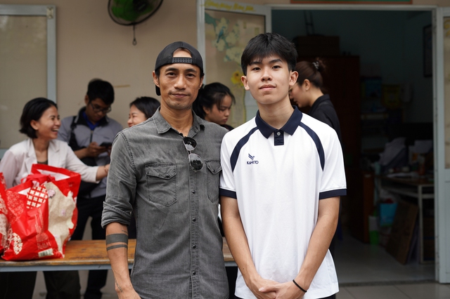 Tài năng nhí pickleball gây sốt khi đấu giá vợt được hơn trăm triệu, tặng các bệnh nhi ăn Tết - Ảnh 8.