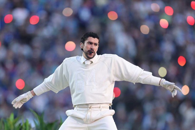 Sự thật về màn trình diễn lịch sử tại Super Bowl: Khán giả đứng đực như tượng, 70 nghìn người không tiếng hò reo- Ảnh 5.