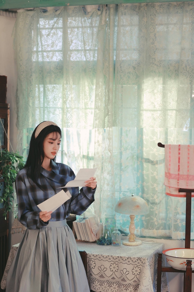 Ngắm mỹ nhân này như thấy cả biển xanh mây trăng nắng vàng: Hội tụ vẻ đẹp đất trời, đỉnh cao nhan sắc showbiz - Ảnh 4.