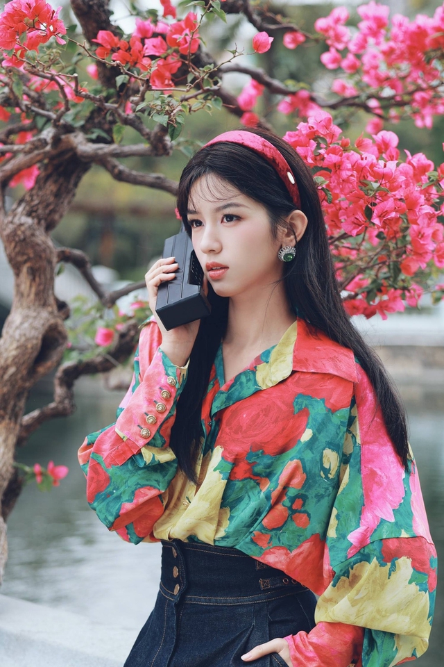 Ngắm mỹ nhân này như thấy cả biển xanh mây trăng nắng vàng: Hội tụ vẻ đẹp đất trời, đỉnh cao nhan sắc showbiz - Ảnh 2.