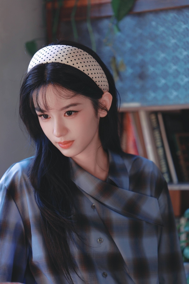 Ngắm mỹ nhân này như thấy cả biển xanh mây trăng nắng vàng: Hội tụ vẻ đẹp đất trời, đỉnh cao nhan sắc showbiz - Ảnh 3.