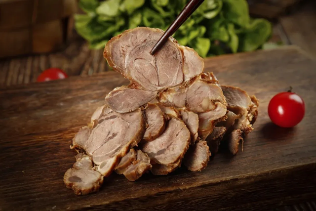 Tết ăn thịt thế n&agrave;o cho kh&eacute;o? Chuy&ecirc;n gia gợi &yacute;: Thịt b&ograve; l&agrave; &ldquo;top 1&rdquo; dinh dưỡng, 4 c&aacute;ch nấu ngon, nhẹ bụng- Ảnh 1.