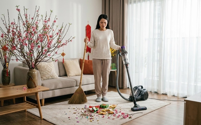 Kiêng quét nhà mùng 1 Tết: Có được dùng máy hút bụi thay thế? Chị em đọc ngay kẻo rước họa! - Ảnh 1.
