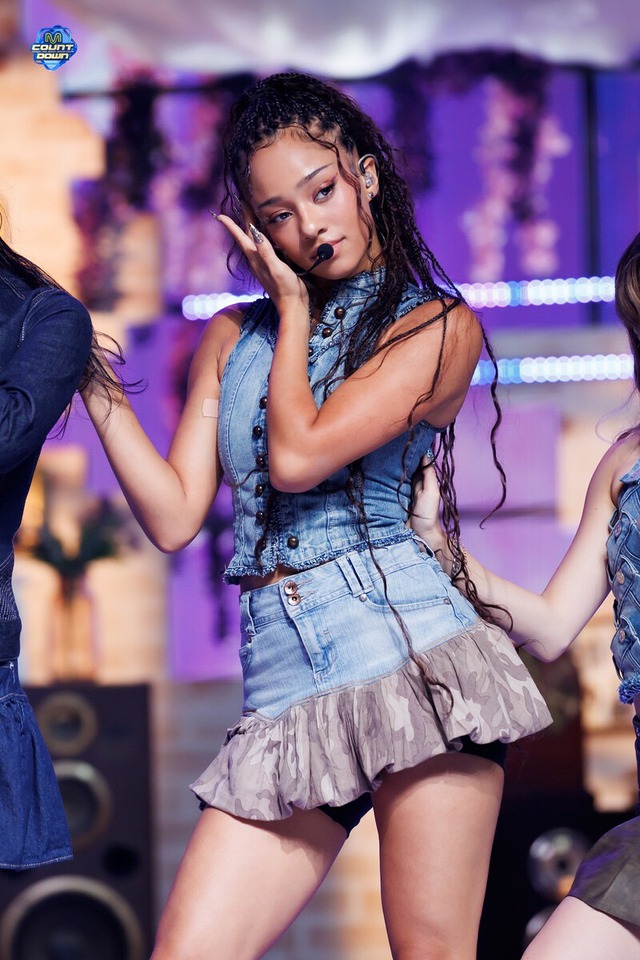 Hot nhất 28 Tết: Nữ ca sĩ gen Z hôn bạn trai nồng nàn cháy bỏng, thái độ quay ngoắt sau đó mới đáng bàn- Ảnh 6.