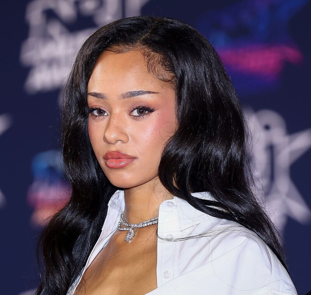 Hot nhất 28 Tết: Nữ ca sĩ gen Z hôn bạn trai nồng nàn cháy bỏng, thái độ quay ngoắt sau đó mới đáng bàn- Ảnh 5.