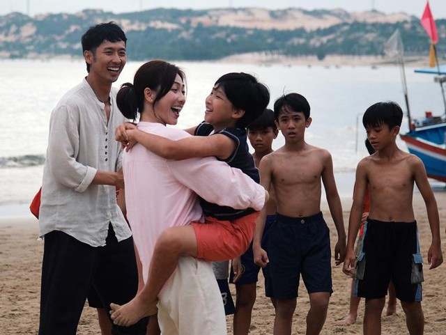 Bắt thóp cặp đôi Vbiz rải hint hẹn hò khắp nơi, ra mắt bố mẹ ngay giữa thảm đỏ thì chối đằng trời- Ảnh 7.