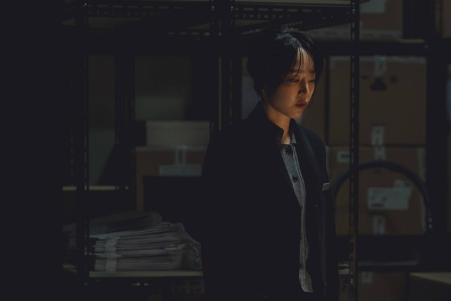 The Art of Sarah: Ván cờ danh tính cao tay của Shin Hye Sun, lừa người xem đến tận phút cuối - Ảnh 3.