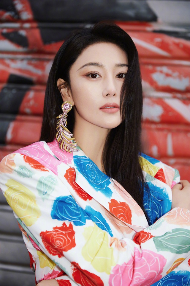 Sao nữ lấy chồng quân nhân soái ca: Cảnh làm vợ trồng hoa - nuôi lợn gây ngỡ ngàng, nhan sắc thay đổi khó tin- Ảnh 2.