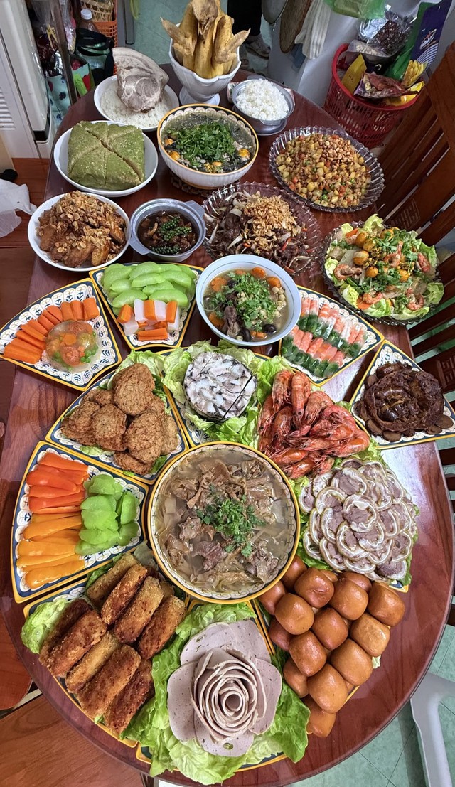 Mâm cơm tất niên "khét" nhất MXH hôm nay: 22 món, có cả món sắp thất truyền- Ảnh 2.