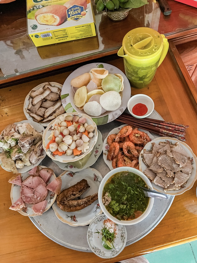 29 Tết, loạt siêu phẩm cơm tất niên trình làng: Hà Tĩnh cúng mực, Hải Phòng có chả rươi- Ảnh 6.