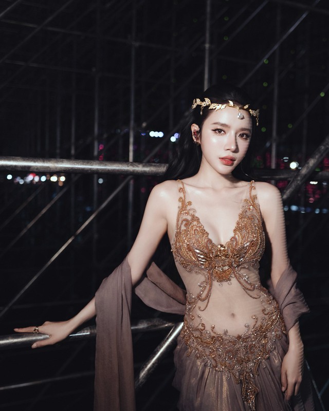 Mỹ nhân là "kỳ tích" của Thỏ Ơi!!: Visual siêu phàm thoát tục, khiến Trấn Thành bật khóc trước 300 người - Ảnh 5.