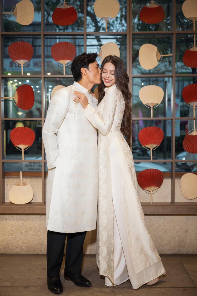Gia đình Bùi Tiến Dũng và vợ mẫu tây diện áo dài đón Tết: Visual sáng bừng, cả nhà ai cũng cực phẩm- Ảnh 7.