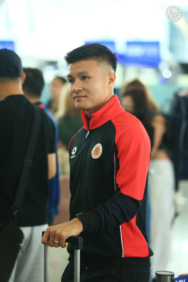 Đ&igrave;nh Bắc, Quang Hải bảnh bao l&ecirc;n đường đi thi đấu, năm nay đ&oacute;n Tết ở nước ngo&agrave;i  - Ảnh 2.