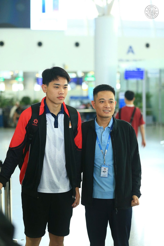 Đ&igrave;nh Bắc, Quang Hải bảnh bao l&ecirc;n đường đi thi đấu, năm nay đ&oacute;n Tết ở nước ngo&agrave;i  - Ảnh 1.