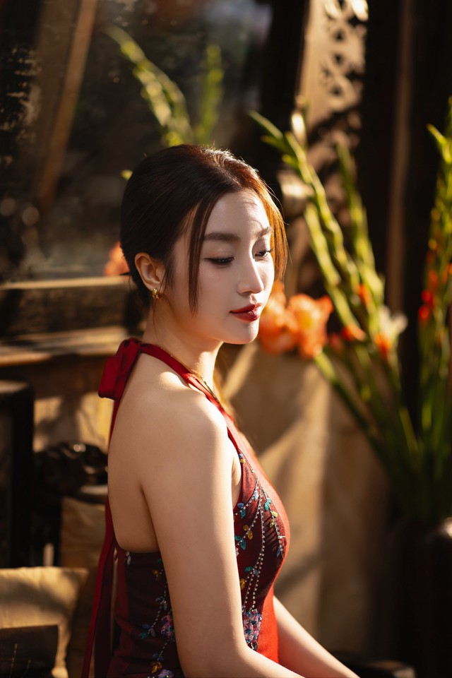 Đỗ Mỹ Linh khoe bộ ảnh Tết đẹp không lối thoát nhưng chồng chủ tịch CLB Hà Nội vội nhắc một điều  - Ảnh 4.