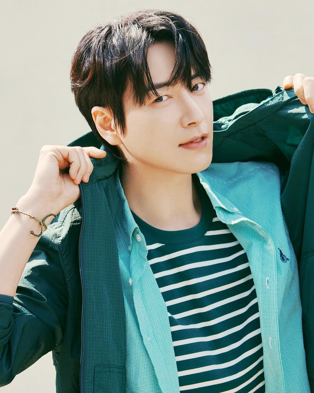 Mỹ nam đóng cùng lúc 2 phim Hàn đang cực hot: Hậu duệ hoàng tộc “hàng real”, cao quý từ phim đến đời- Ảnh 8.