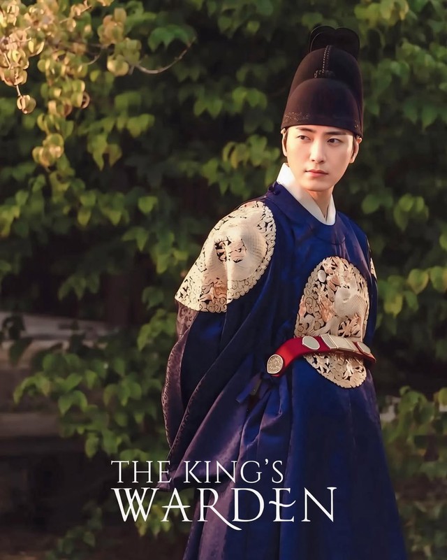 Mỹ nam đóng cùng lúc 2 phim Hàn đang cực hot: Hậu duệ hoàng tộc “hàng real”, cao quý từ phim đến đời- Ảnh 7.