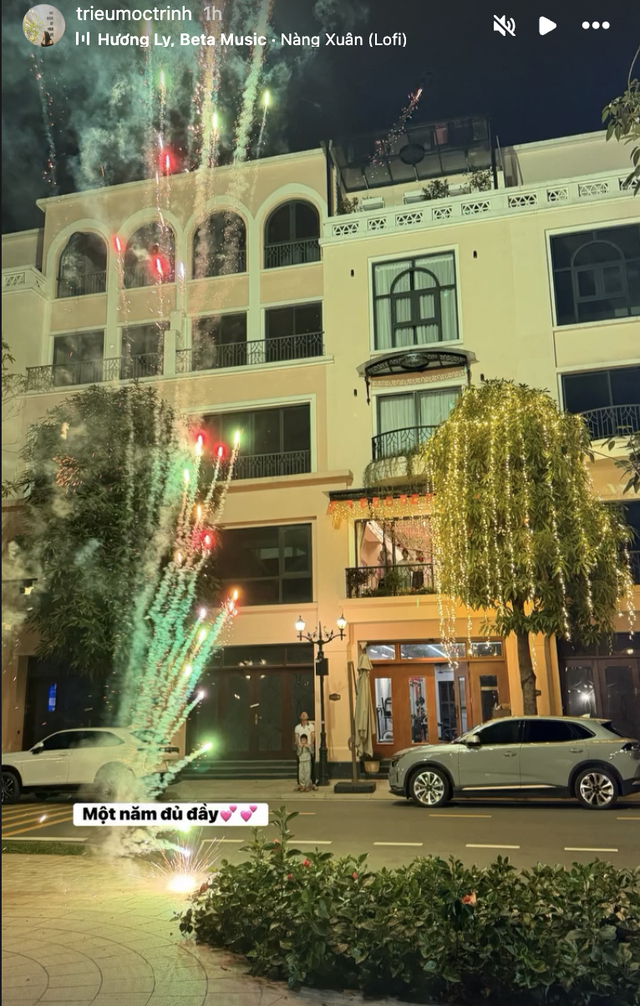 "Vuýp" nhất đêm Giao thừa: Tuyển thủ Việt Nam khoe biệt thự chục tỷ mới tậu, quà tết là con gái mới chào đời - Ảnh 1.