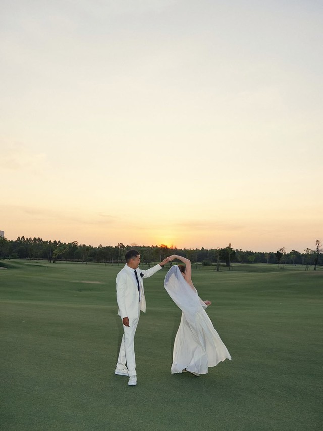 Cặp diễn viên đình đám kết hôn sau 10 năm yêu, khoảnh khắc cô dâu chú rể gây xôn xao- Ảnh 9.