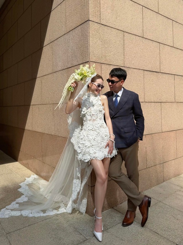 MC Huyền Trang Mù Tạt tung ảnh cưới cùng tuyển thủ Việt Nam ngay năm mới, còn "xin nhẹ" 30 cây vàng 9999 gây choáng - Ảnh 3.