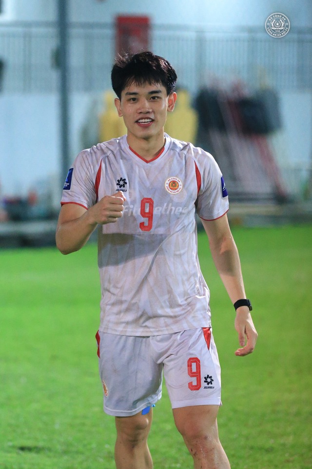 Sức nóng 1000 độ, tinh hoa visual Đình Bắc, Lý Đức "đốn tim" dân tình, sẵn sàng chiến thắng ngay đầu năm mới- Ảnh 1. Sức nóng 1000 độ, tinh hoa visual Đình Bắc, Lý Đức "đốn tim" dân tình, sẵn sàng chiến thắng ngay đầu năm mới- Ảnh 1.