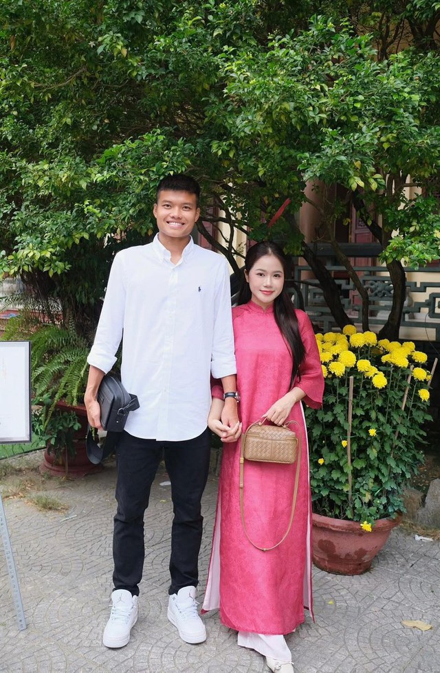 Ấm áp khoảnh khắc cầu thủ Việt đón Tết: Khung hình gia đình "người nhện" Nguyên Mạnh gây sốt cõi mạng- Ảnh 8.