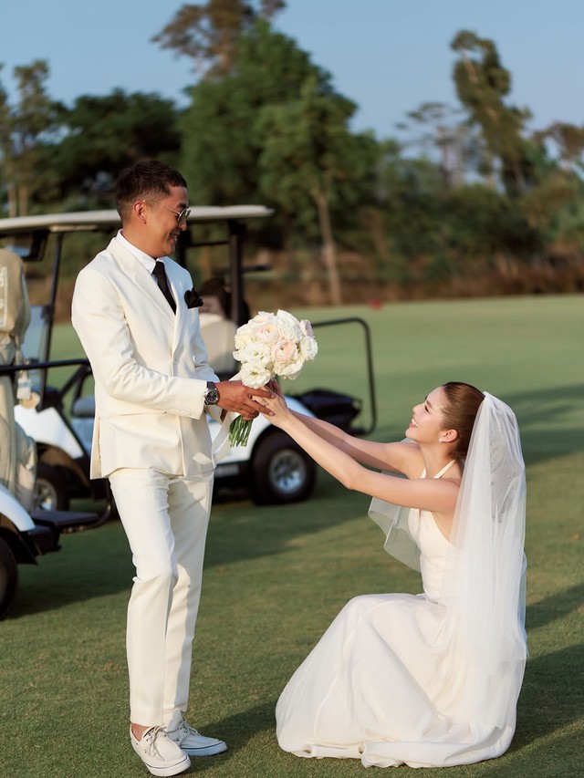 Cặp diễn viên đình đám kết hôn sau 10 năm yêu, khoảnh khắc cô dâu chú rể gây xôn xao- Ảnh 1.