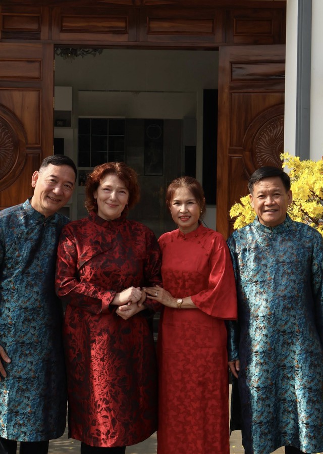 Sốc visual Văn Lâm - Yến Xuân ngày Tết nhưng chưa phải tất cả, chi tiết "thông gia chung khung hình" mới gây chú ý- Ảnh 4.