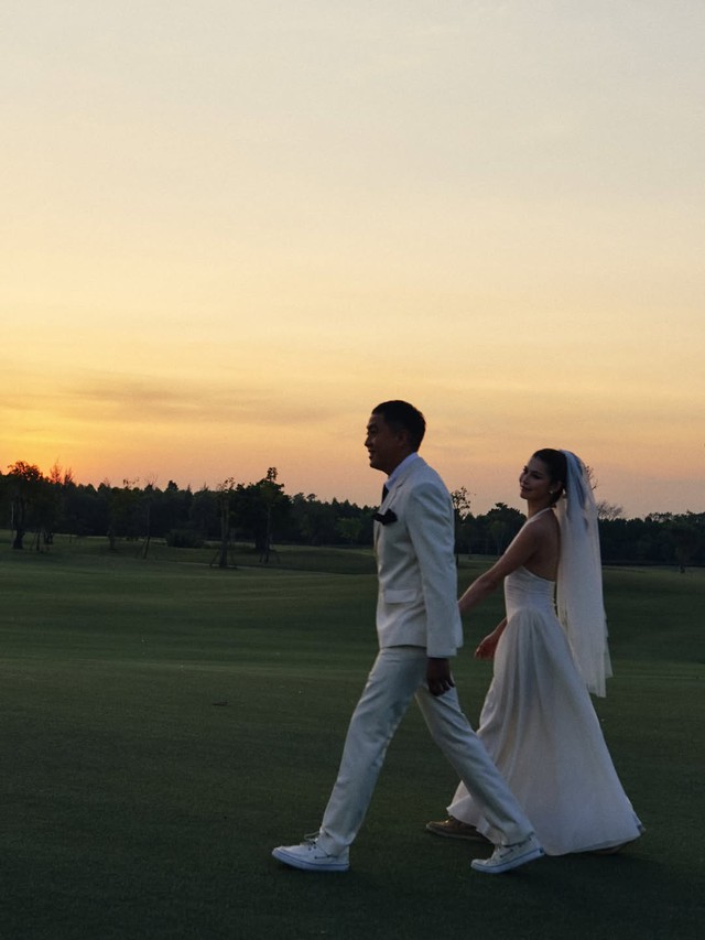 Cặp diễn viên đình đám kết hôn sau 10 năm yêu, khoảnh khắc cô dâu chú rể gây xôn xao- Ảnh 8.