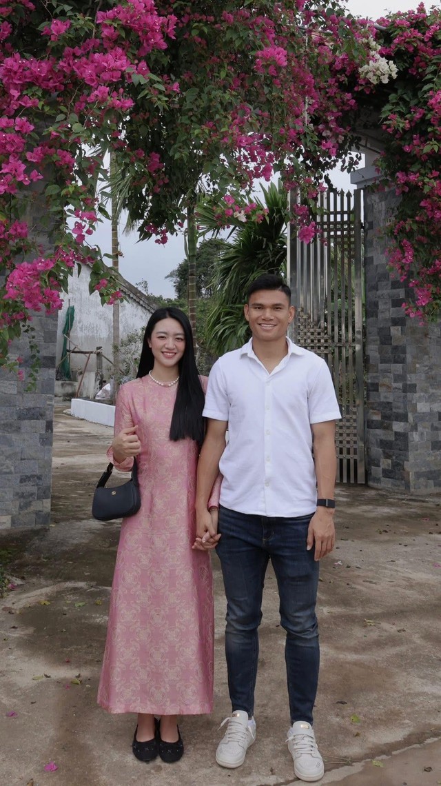 Ấm áp khoảnh khắc cầu thủ Việt đón Tết: Khung hình gia đình "người nhện" Nguyên Mạnh gây sốt cõi mạng- Ảnh 6.