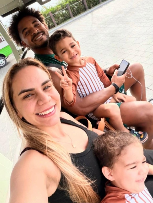 Ấm áp khoảnh khắc cầu thủ Việt đón Tết: Khung hình gia đình "người nhện" Nguyên Mạnh gây sốt cõi mạng- Ảnh 3.