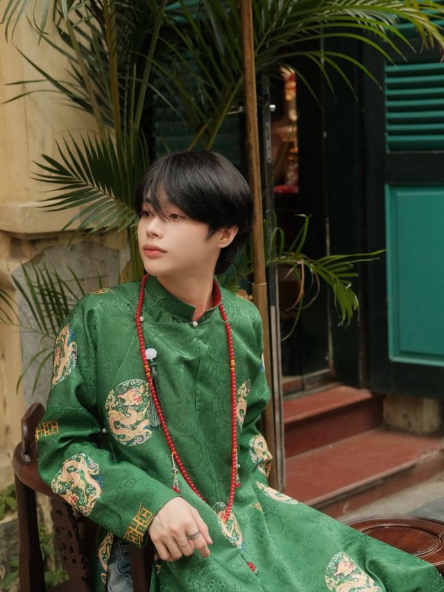 Nam thần trong nhóm nhạc Hàn Quốc tung ngay bộ ảnh áo dài đón Tết, hoá ra vì lý do đặc biệt!- Ảnh 4.