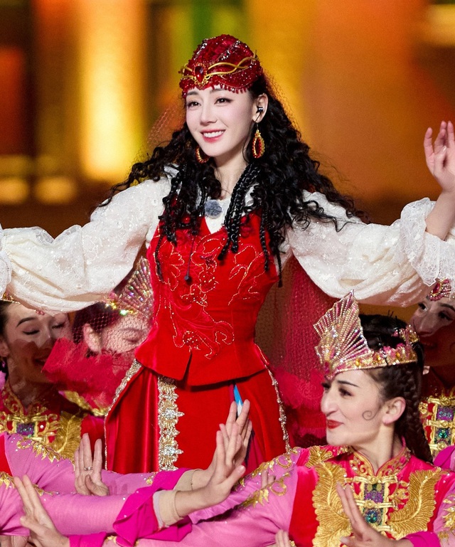 Mỹ nhân gây sốt đài quốc gia: Đẹp như tiên cá tái sinh, một điệu múa cả triệu người tranh luận- Ảnh 13.