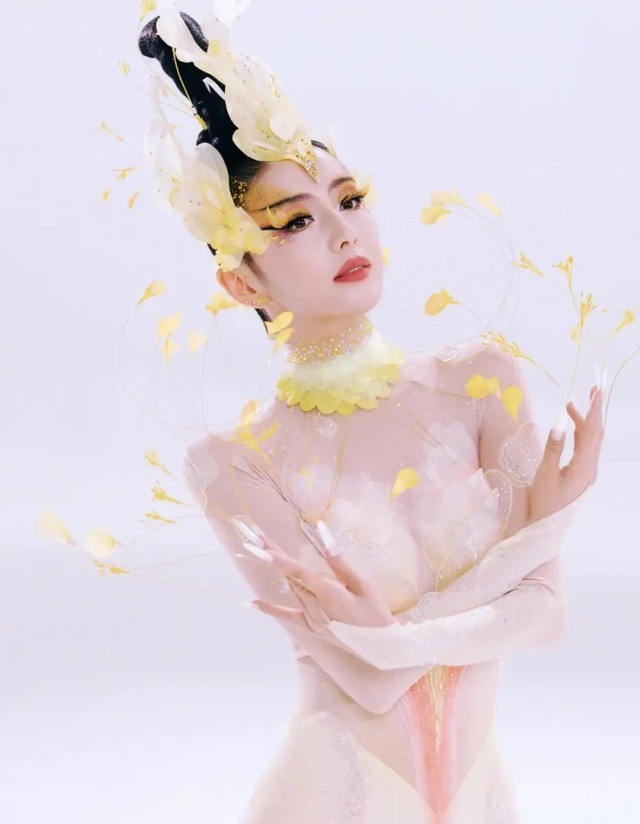 Mỹ nhân chiếm sóng show cuối năm: Đẹp như tiên nga giáng thế, ăn trọn điểm chuyên môn nhờ điệu múa trăm hoa đua nở- Ảnh 3. Mỹ nhân chiếm sóng show cuối năm: Đẹp như tiên nga giáng thế, ăn trọn điểm chuyên môn nhờ điệu múa trăm hoa đua nở- Ảnh 3.