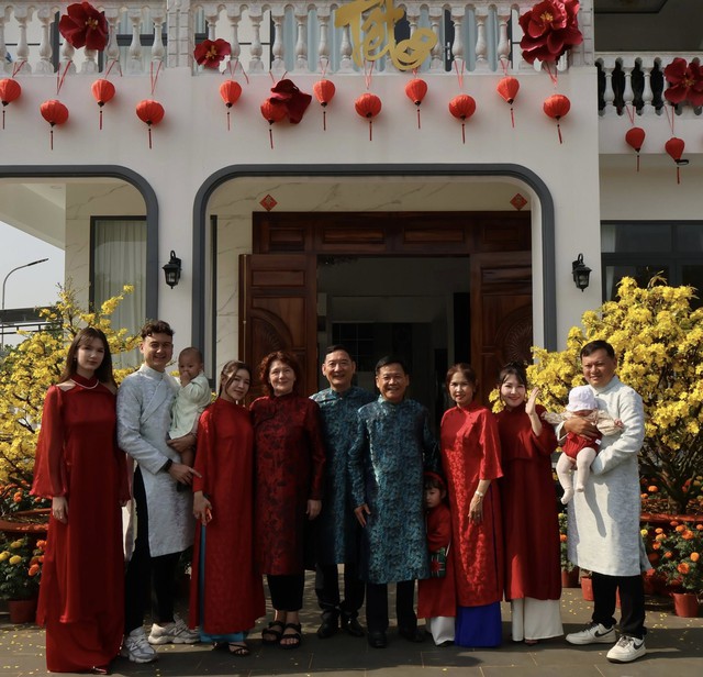 Gia đình Văn Lâm tham qua Địa đạo Củ Chi ngày Tết, Yến Xuân khoe khéo mối quan hệ với mẹ chồng người Nga- Ảnh 4.