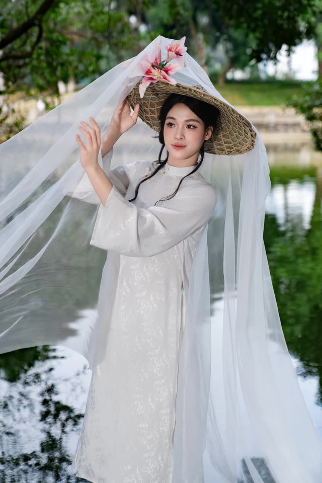 "Thiên thần" mới của bóng chuyền Việt Nam xinh đẹp ngày Tết, 19 tuổi cao 1m79, visual khiến dân tình ngẩn ngơ- Ảnh 2.