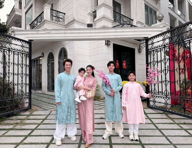 Nghệ sĩ Việt đón Tết 2026: Decor nhà đẹp như tranh, góc nào cũng có thể trở thành background "sống ảo"- Ảnh 12.