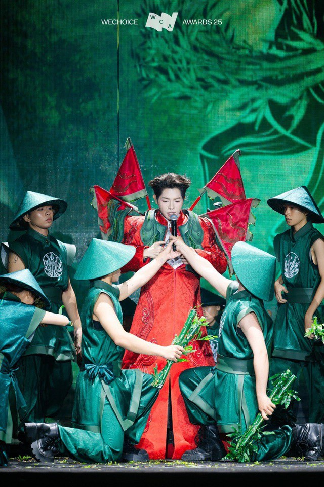 Tái hiện siêu phẩm khuynh đảo quốc tế: Đức Phúc khiến dân tình “nổi da gà” vì đầu tư tới từng chi tiết- Ảnh 4.