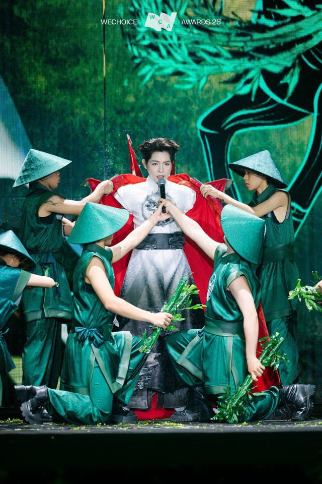 Tái hiện siêu phẩm khuynh đảo quốc tế: Đức Phúc khiến dân tình “nổi da gà” vì đầu tư tới từng chi tiết- Ảnh 2.