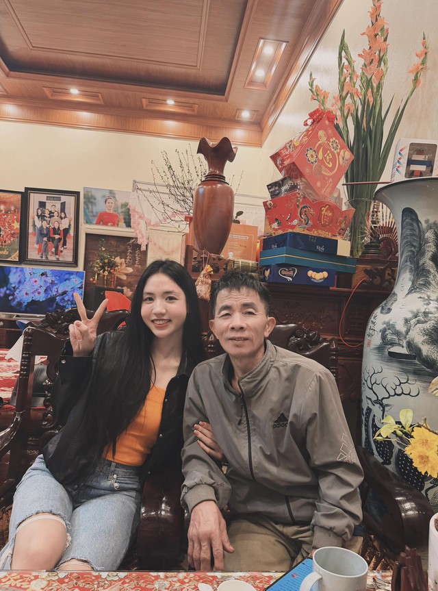 Hotgirl bóng đá Trần Thị Duyên khoe visual xinh đẹp, gây sốt ngày Tết: “Chào Ba, con lên đường đi làm nhiệm vụ Quốc gia” - Ảnh 1.